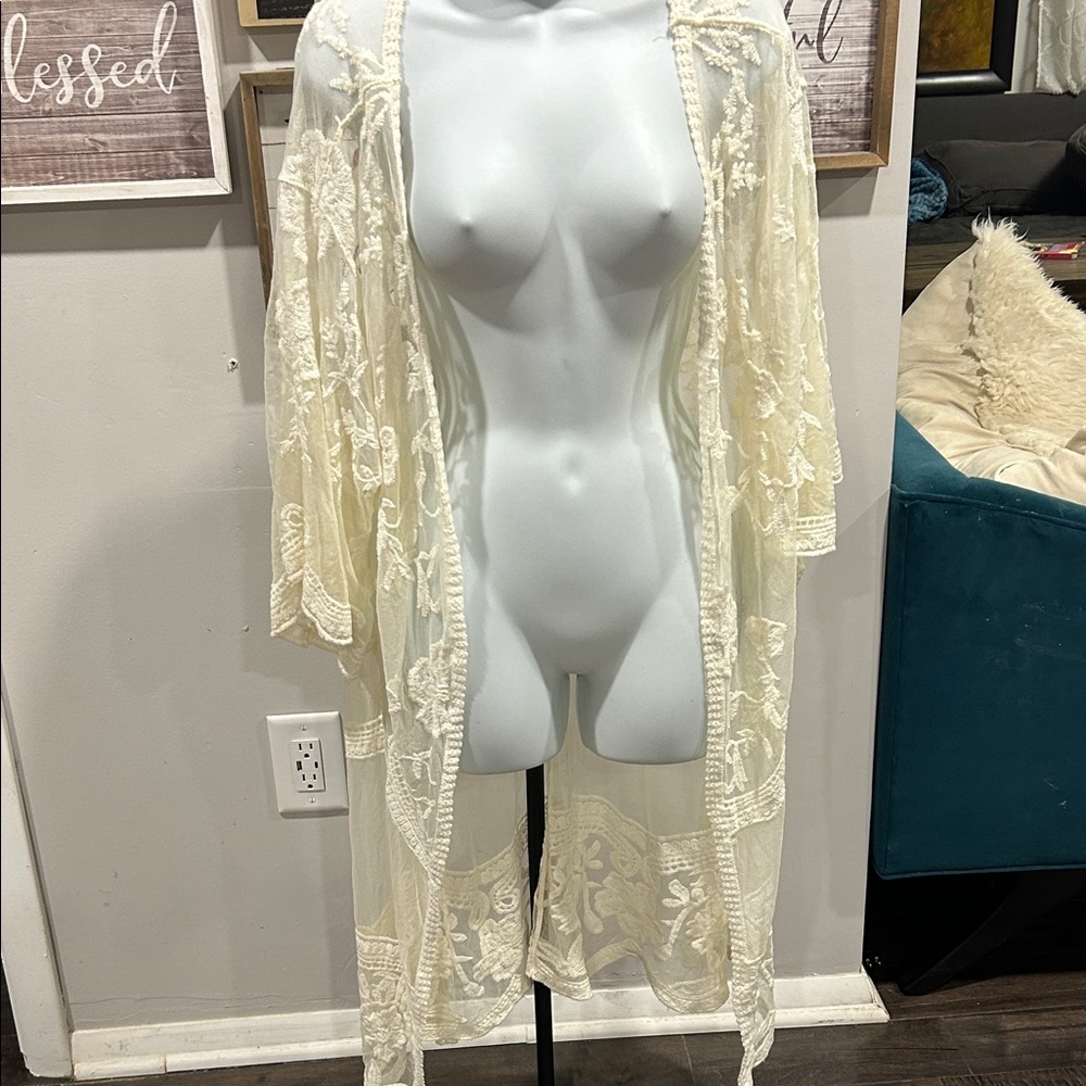 Elegant Cream Lace Kimono Robe